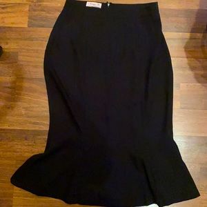 Discount shipping✨Black satin midi skirt!✨
